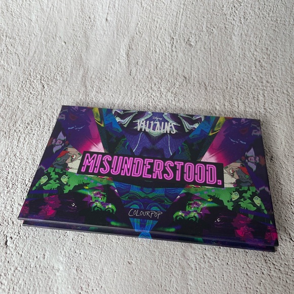 Villains Misunderstood Eyeshadow Palette - Picture 2 of 3